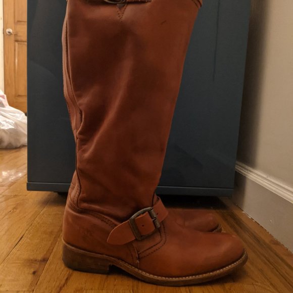 FRYE Veronica engineer boots in whiskey color size 6 in excellent condition - Picture 2 of 4